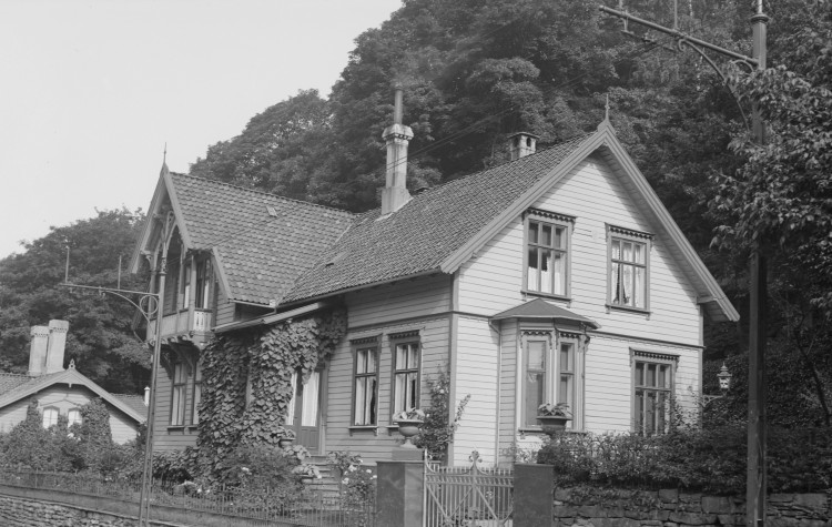 Foreningshuset til "Nord Norge Bergen" i Kalfarveien 34A, ble leid som festlokale av DNF-48 da de startet egen avdeling i Bergen.