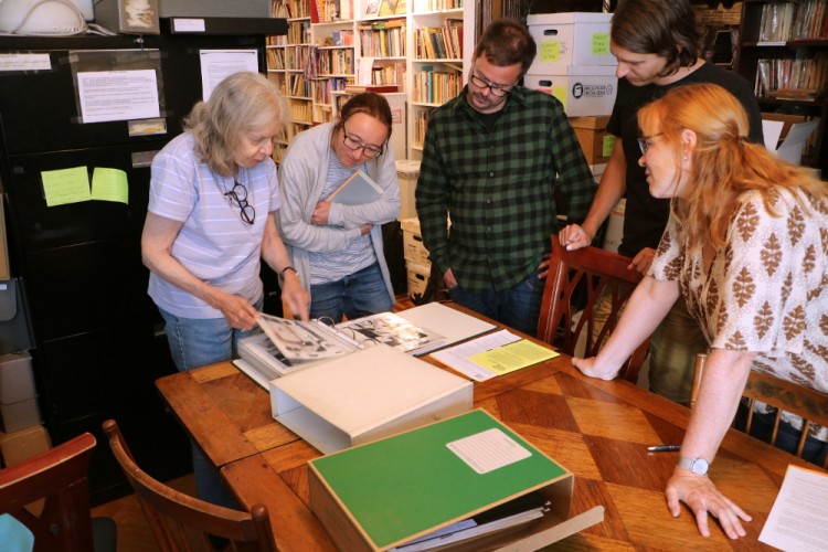 Skeivt arkiv are shown around Lesbian Herstory Archives by veteran activist and archivist Maxine Wolfe 