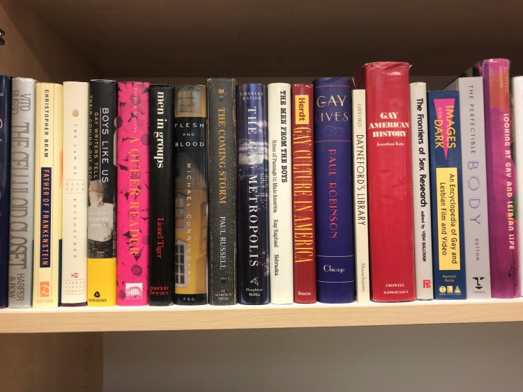 Et utvalg av bøkene fra Eiliv Høibakkens boksamling