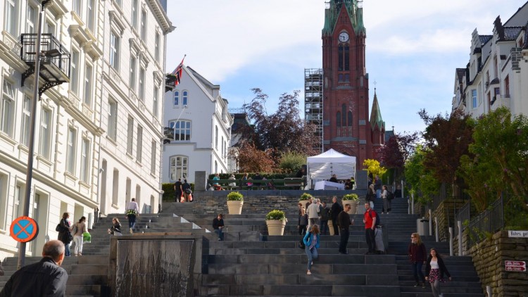 Johanneskirketrappen i Bergen, hvor Regnbueplassen nå skal etableres. Foto: Bergen Kommune
