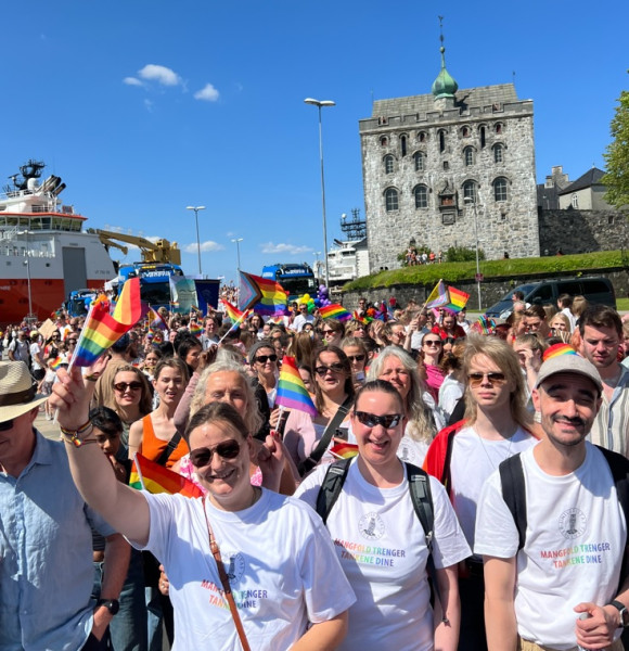 UiB viste godt igjen i paraden gjennom Bergen UiB viste godt igjen i paraden gjennom Bergen