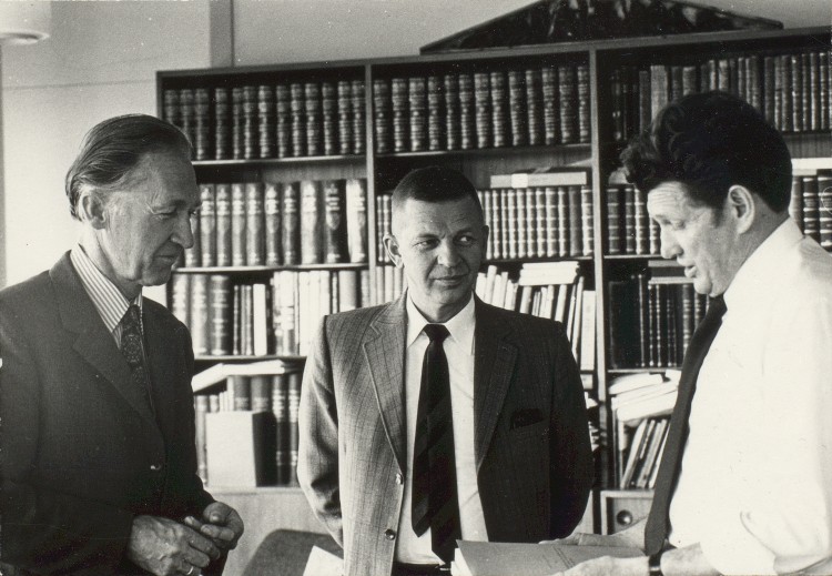 Arnold Havelin på innstillingsmøte om kontraktsforskning, 8. mai 1976. Til venstre Professor Nico norman, i midten Arnold Havelin.