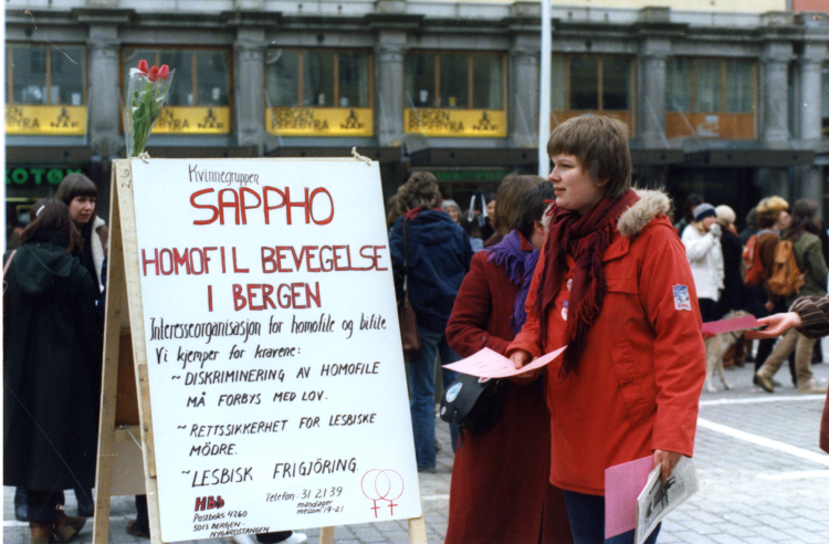 Stand for Kvinnegruppen Sappho under Homofil Bevegelse i Bergen. Foto: Homofil Bevegelse i Bergens fotoarkiv, Skeivt arkiv