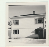 Sigurd Skadbergs hus i vinterdrakt. Privat samling, utlånt av Erling Torkel Endresen. 